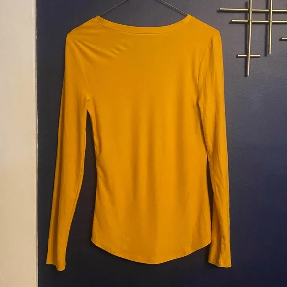 Women’s no boundaries shirt size m - Picture 2 of 3